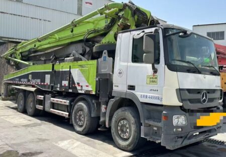 Used concrete pump 2018 Zoomlion 56m on Chassis Mercedes-Benz